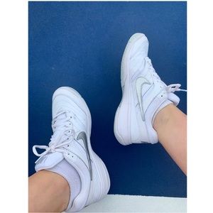NIKECOURT LITE WOMANS TENNIS SHOES